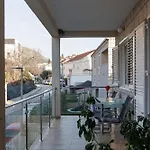 Apartment Laledo *