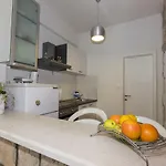 Laledo Apartment *