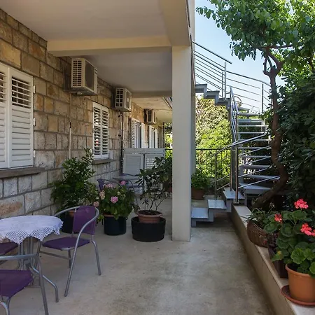 Laledo Apartment