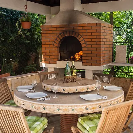 Apartment Laledo *