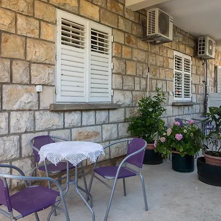 Apartment Laledo *