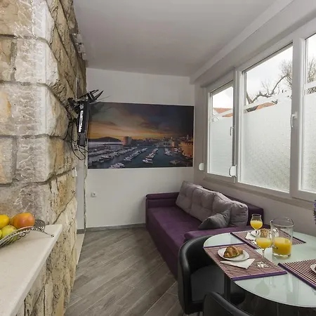 Laledo Apartment *