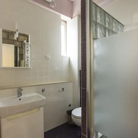 Laledo Apartment *