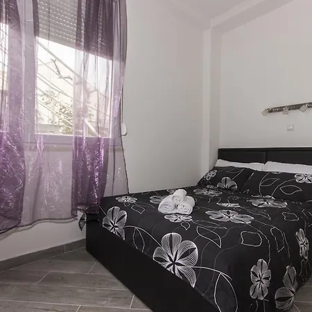 Laledo Apartment *