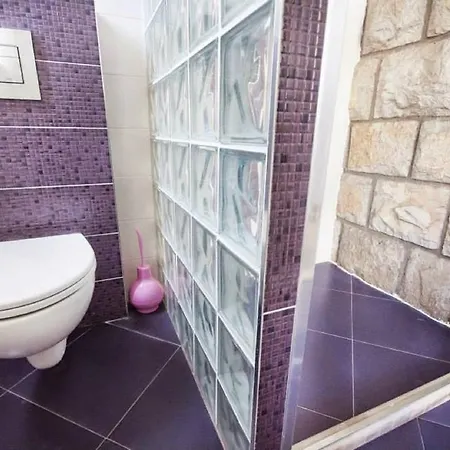 Laledo Apartment *