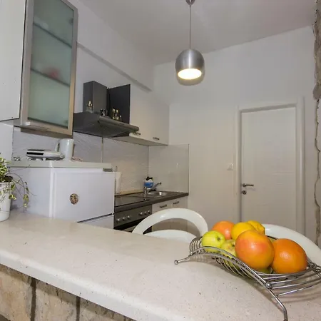 Laledo Apartment *