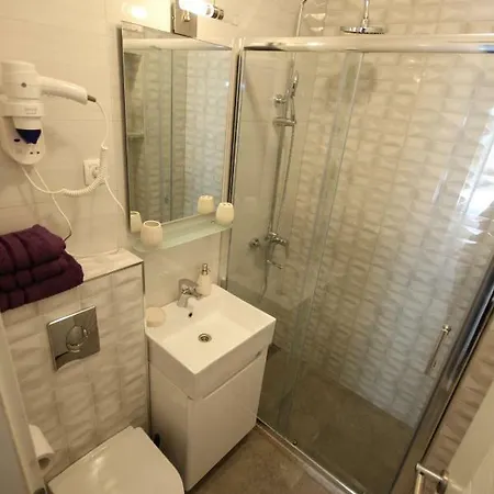 Laledo Apartment *