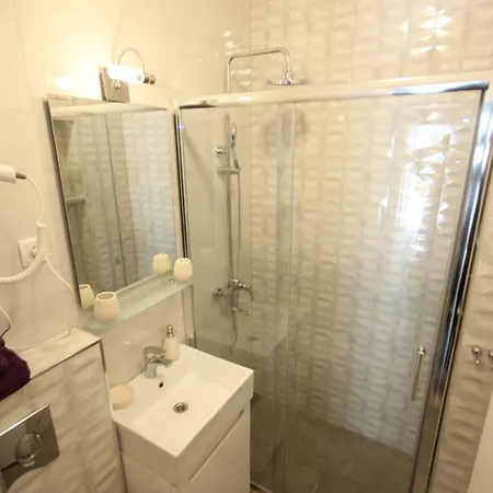 Apartment Laledo *