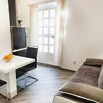 شقة Laledo