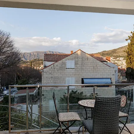 Apartman Laledo *