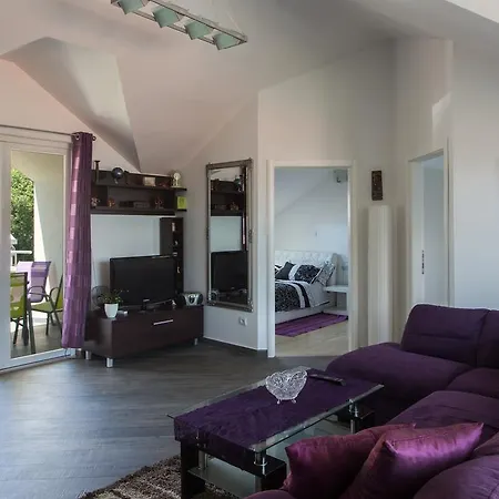 Laledo Apartment *