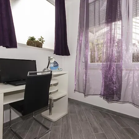 Laledo Apartment *