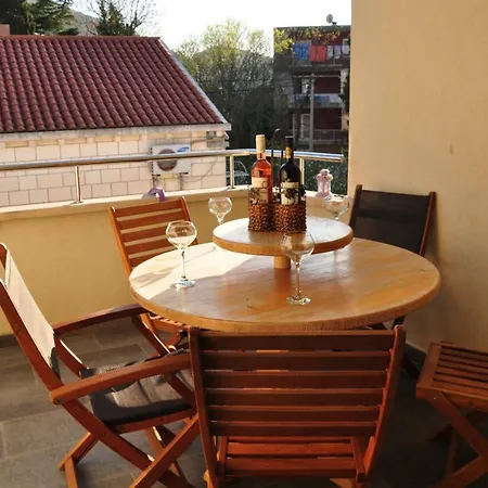 Apartment Laledo